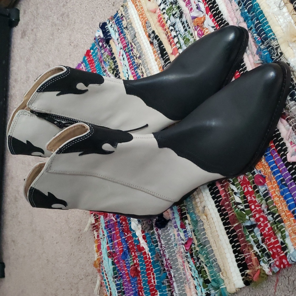 FREE PEOPLE "New Frontier" Black and White Leather Women's Boots 8.5 - Picture 2 of 6